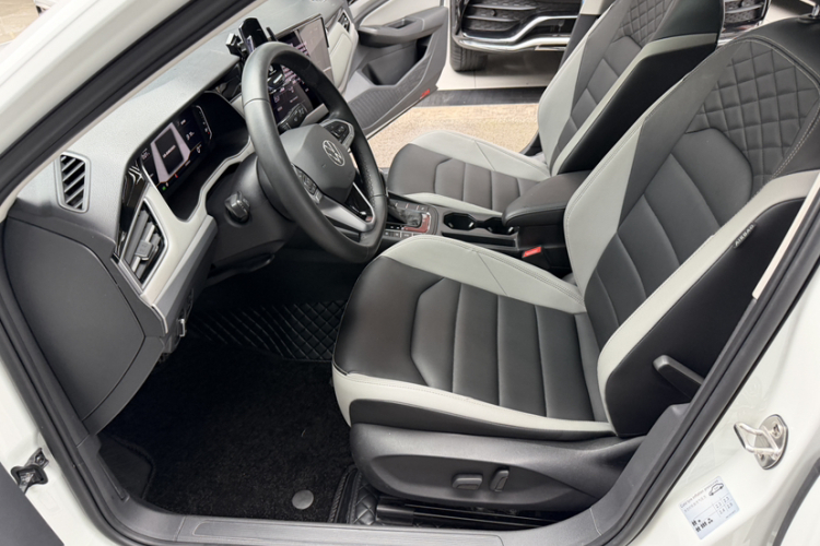 Volkswagen Bora 2023 car image #25