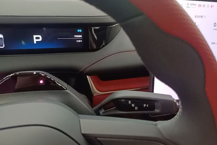 MI SU7 2024 immagine di auto #14