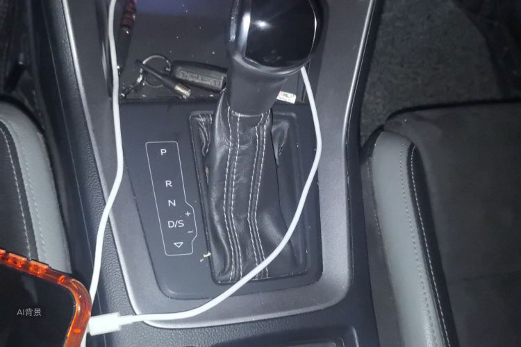 Audi Q3 2020 car image #16