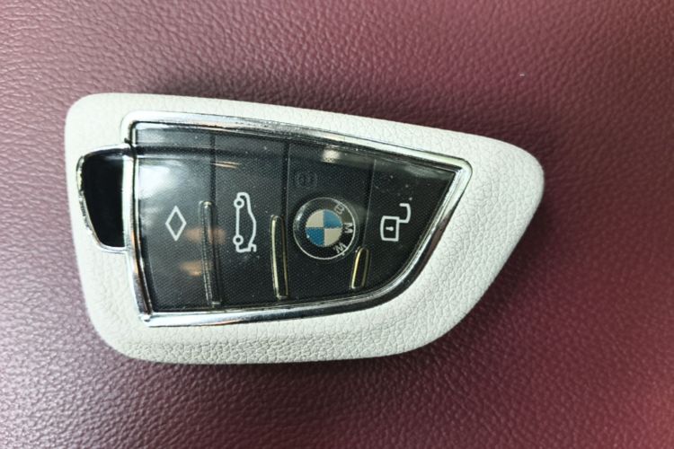 BMW 3 Series 2022 car image #9