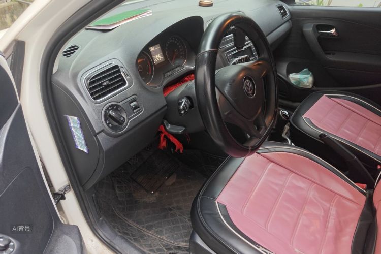 Volkswagen Polo 2015 car image #18