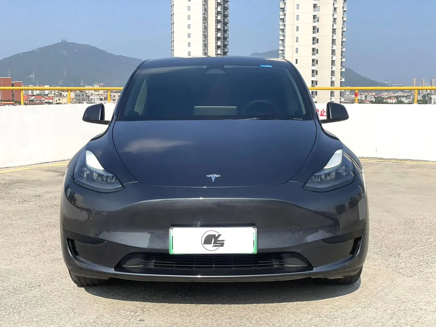 Tesla Model Y 2025 car image #2