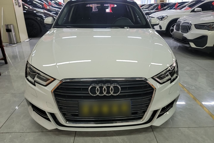 Audi A3 2018 car image #3