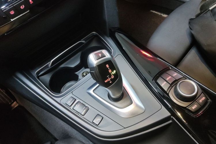 BMW 3 Series 2017 #14 BMW 3 Series 2017 car image #14