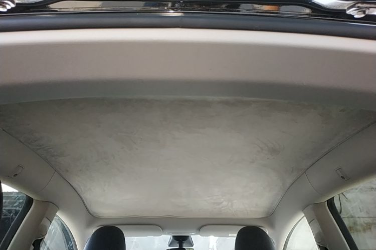 Tesla Model Y 2023 car image #18