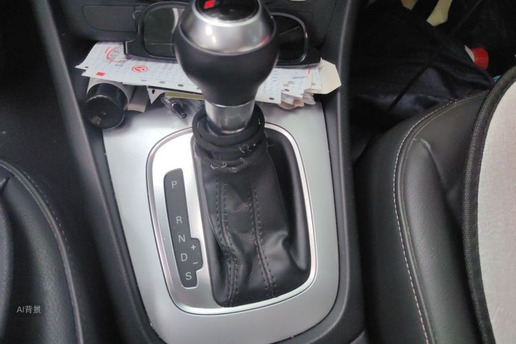 Audi Q3 2016 car image #16