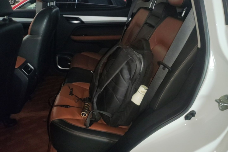 GEELY Vision X6 2020 immagine di auto #17