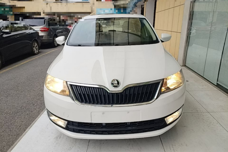 Skoda Rapid 2015 #3 Skoda Rapid 2015 car image #3