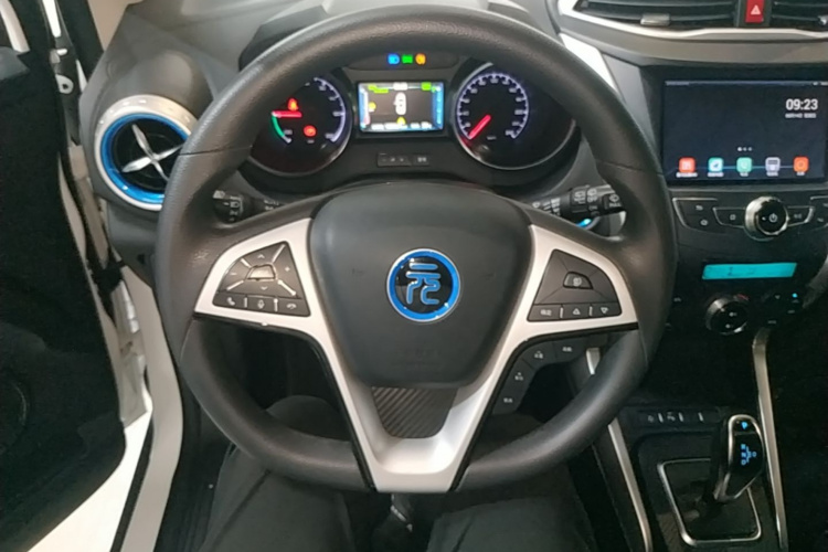 BYD Yuan New Energy 2019 immagine di auto #11