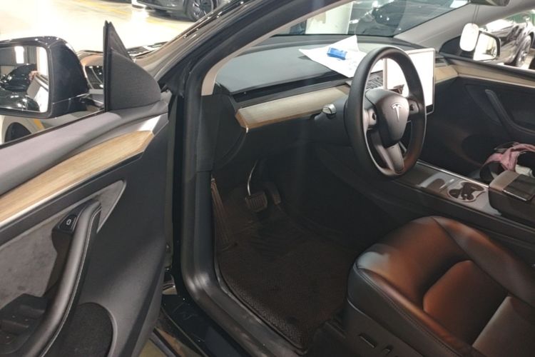 Tesla Model Y 2023 #16 Tesla Model Y 2023 car image #16