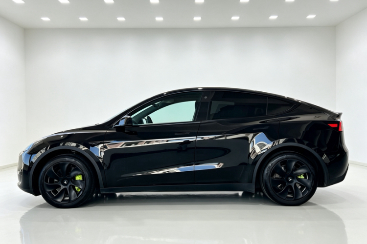 Tesla Model Y 2023 #3 Tesla Model Y 2023 car image #3
