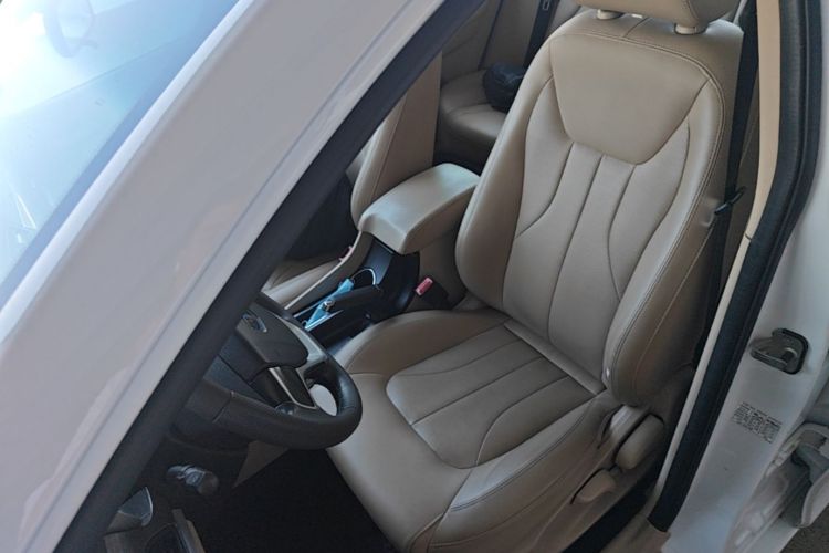 GEELY Emgrand 2018 car image #15