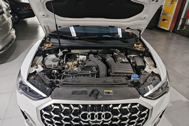 Audi Q3 2024 car image #22