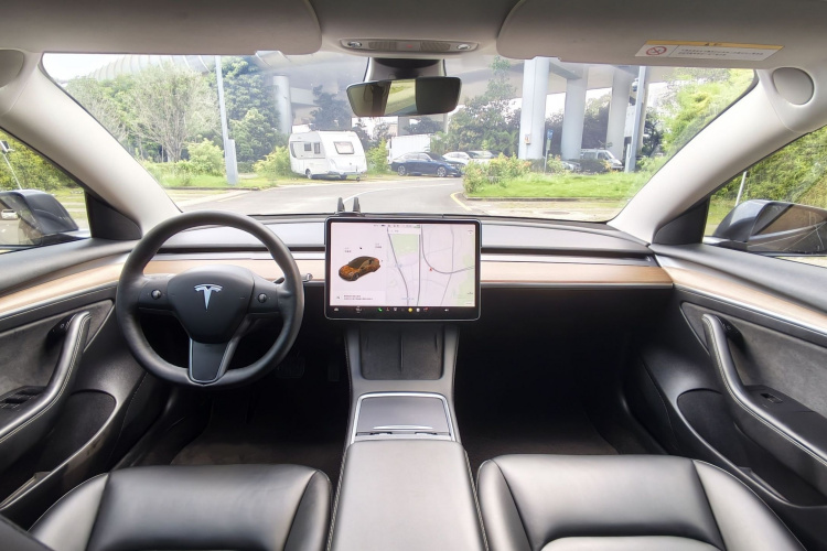 Tesla Model 3 2021 car image #13