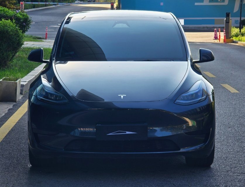 Tesla Model Y 2024 car image #2