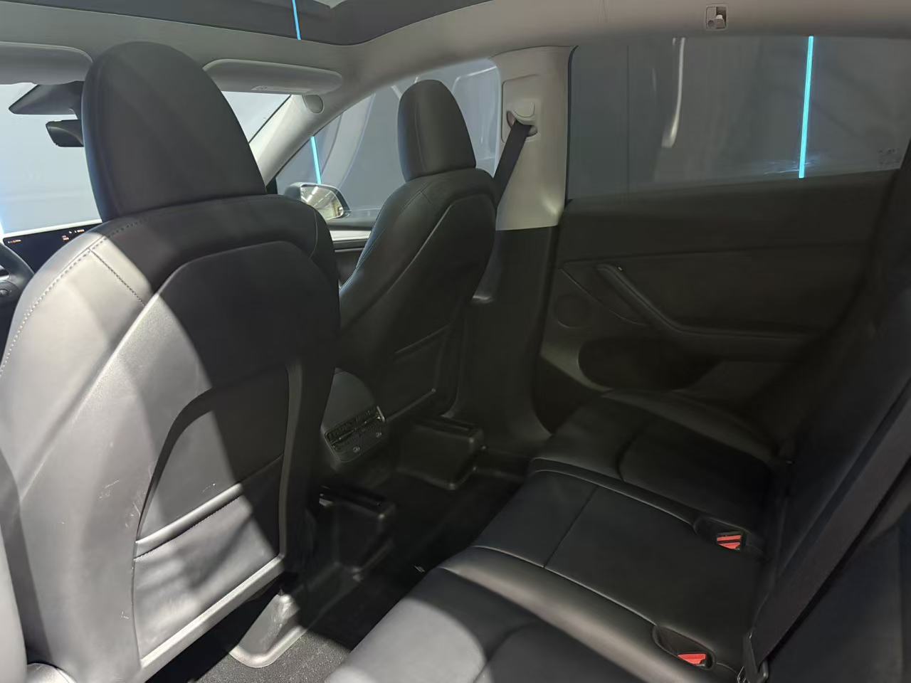 Tesla Model Y 2024 صورة سيارة #10