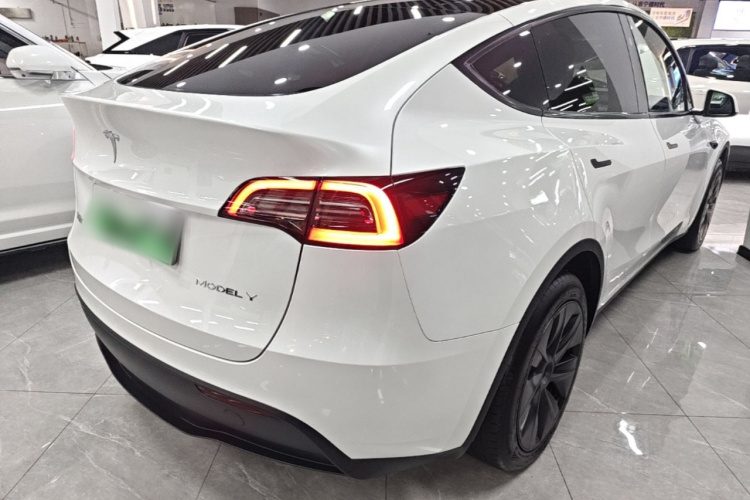 Tesla Model Y 2024 #7 Tesla Model Y 2024 immagine di auto #7