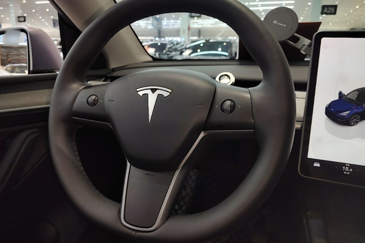 Tesla Model Y 2024 #11 Tesla Model Y 2024 car image #11