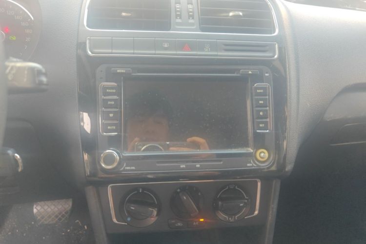 Volkswagen Polo 2016 car image #13