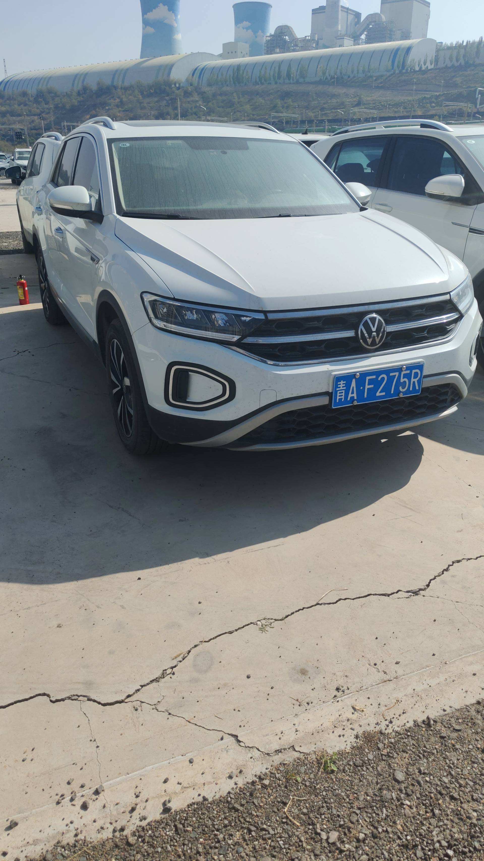 Volkswagen T-Roc 2024 car image #3