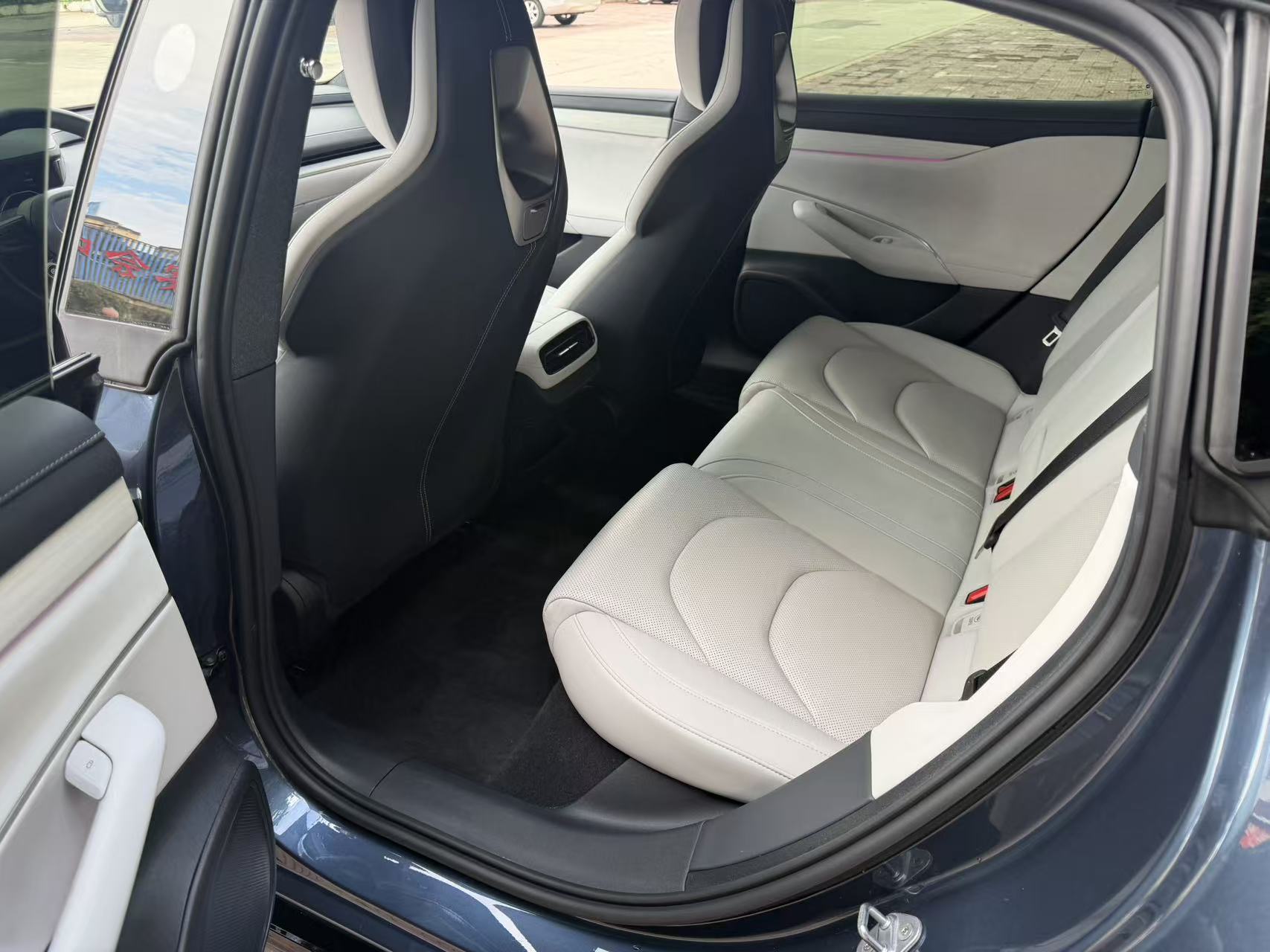 MI SU7 2026 immagine di auto #4