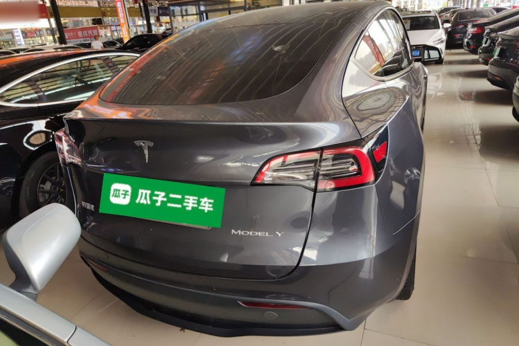 Tesla Model Y 2021 #6 Tesla Model Y 2021 immagine di auto #6