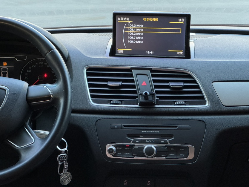 Audi Q3 2017 car image #7