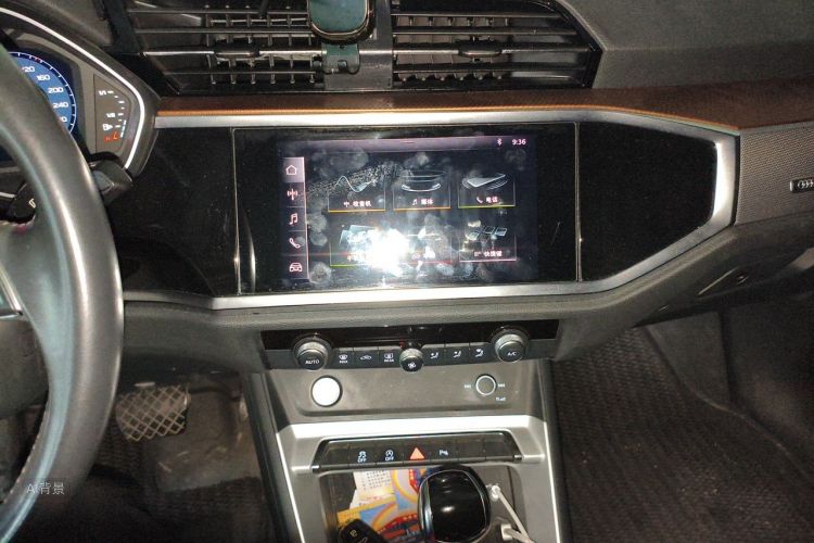 Audi Q3 2020 car image #15