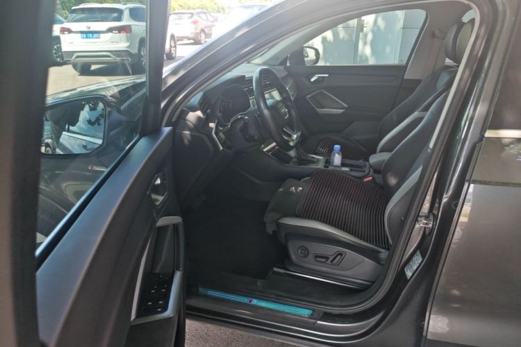Audi Q3 2021 car image #12