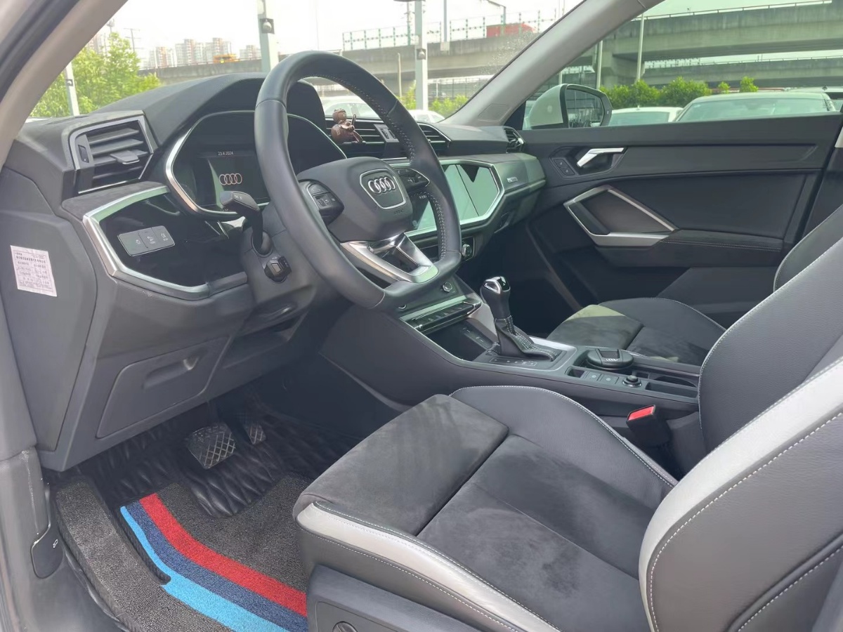 Audi Q3 2023 car image #5