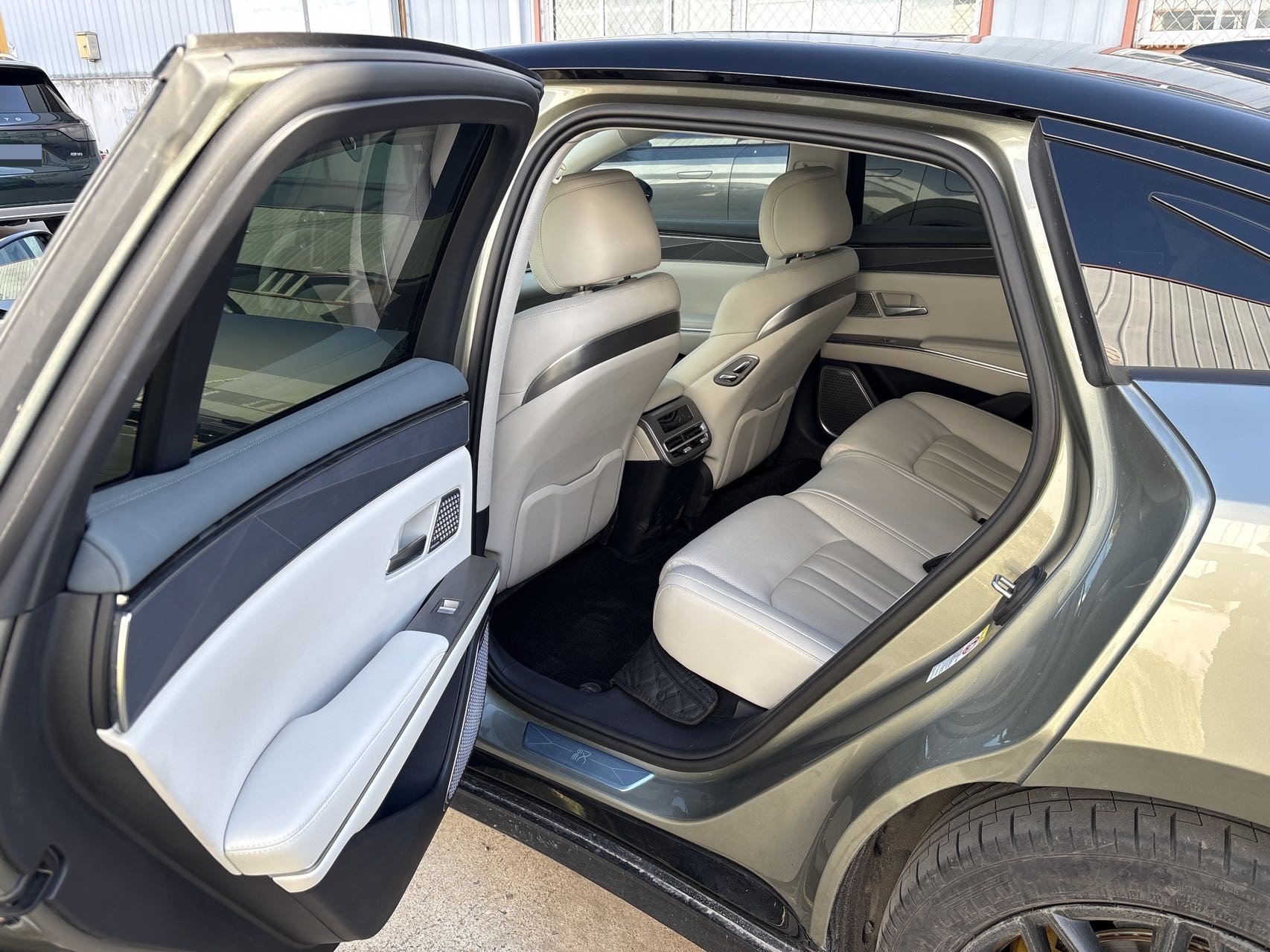 BYD HanL 2025 #9 BYD HanL 2025 immagine di auto #9