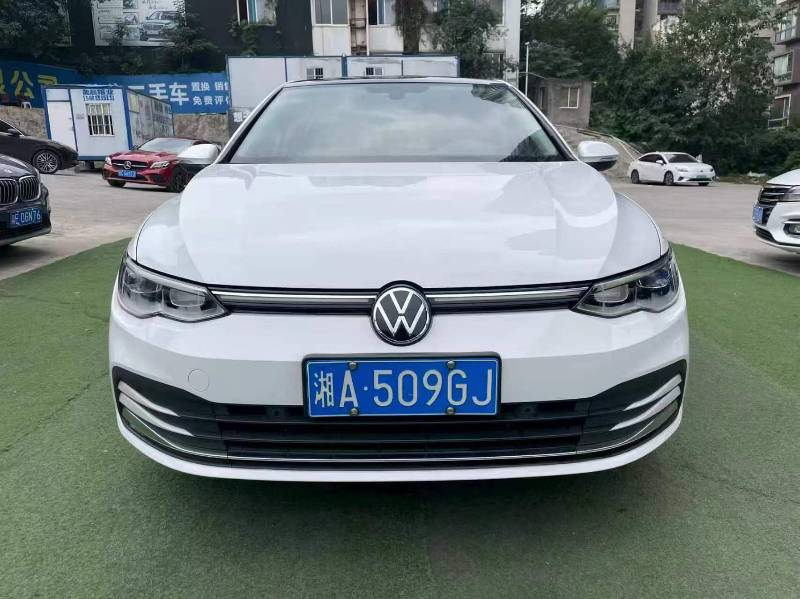 Volkswagen Golf 2022 car image #2