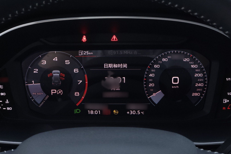 Audi Q3 2021 car image #13