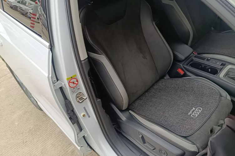 Audi Q3 2021 car image #24