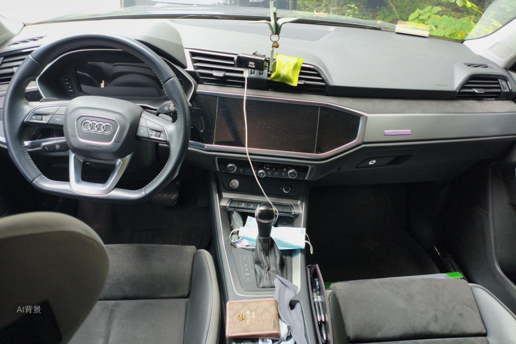 Audi Q3 2020 car image #11