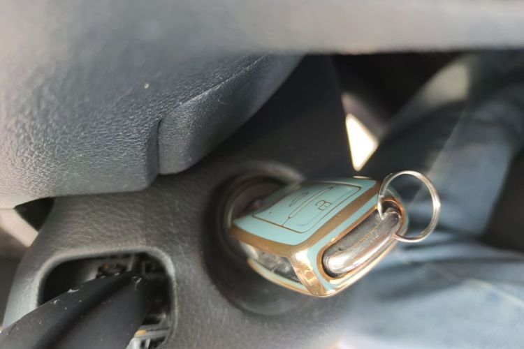 Volkswagen Polo 2015 car image #9