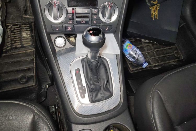 Audi Q3 2016 car image #16