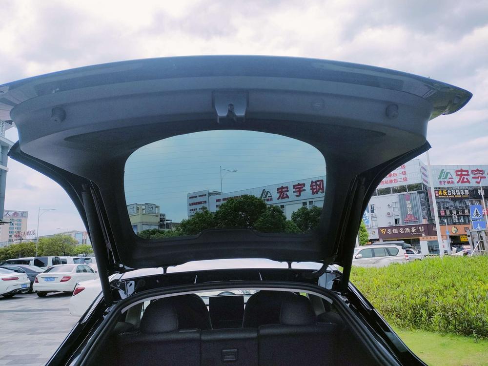Tesla Model Y 2021 car image #16