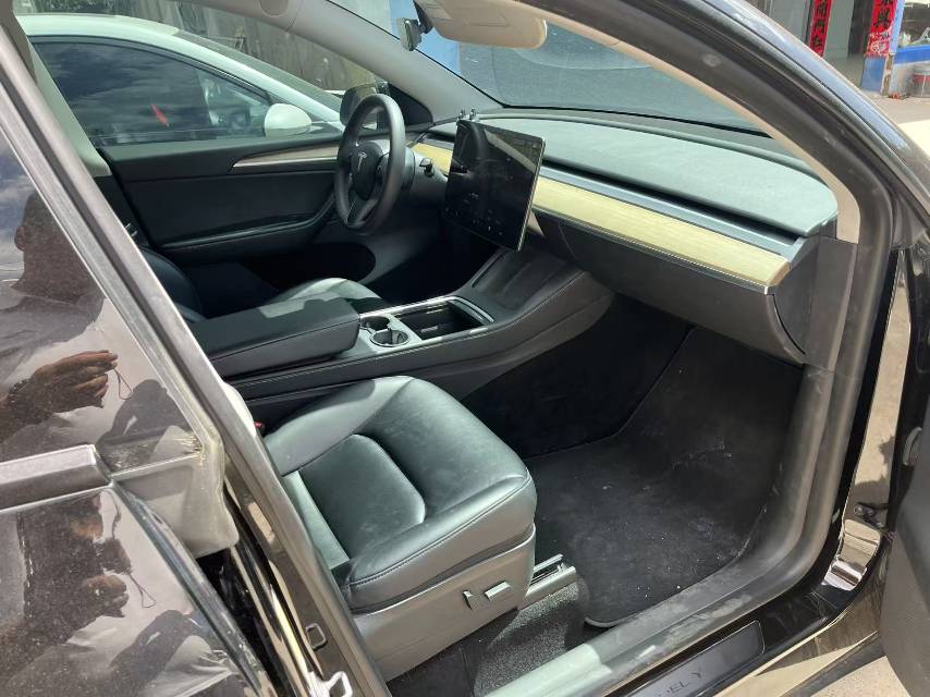 Tesla Model Y 2023 #3 Tesla Model Y 2023 car image #3