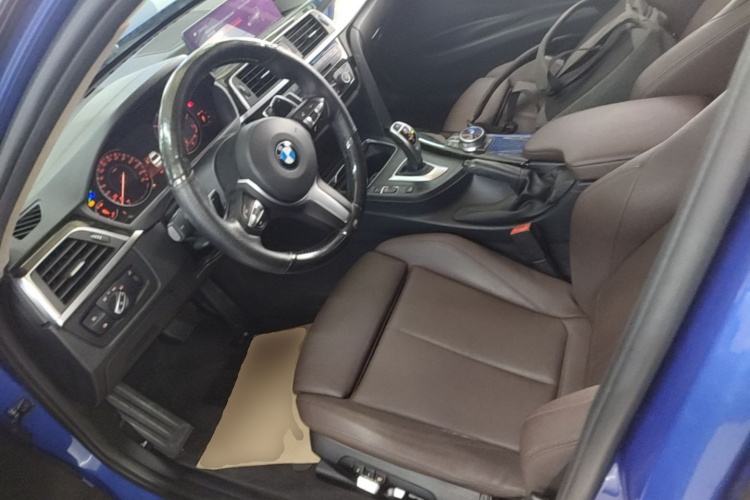 BMW 3 Series 2018 car image #15