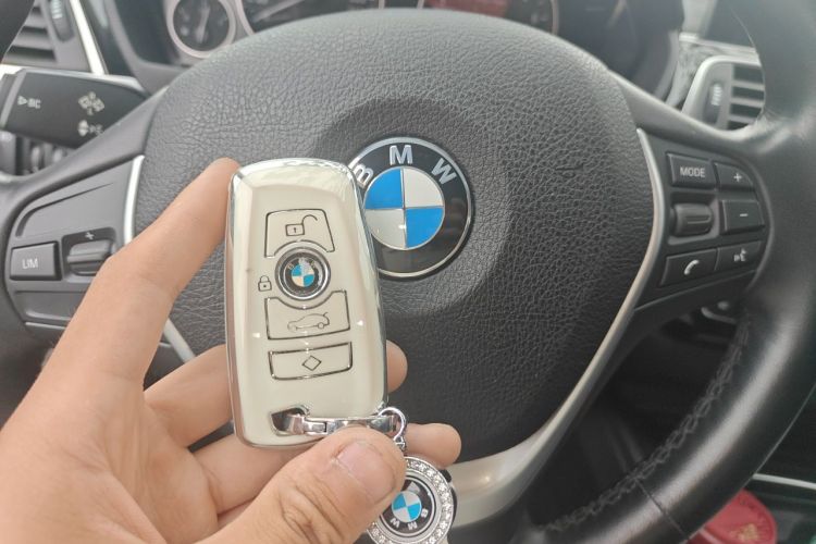 BMW 3 Series 2019 #11 BMW 3 Series 2019 car image #11