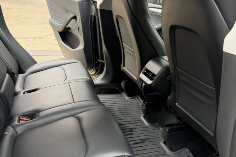 Tesla Model Y 2023 #15 Tesla Model Y 2023 car image #15