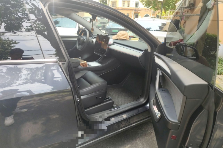Tesla Model Y 2024 immagine di auto #23