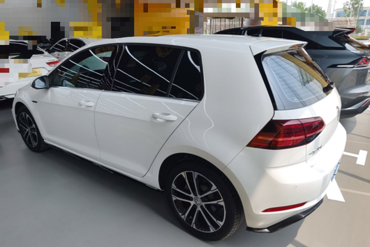 Volkswagen Golf 2019 car image #7