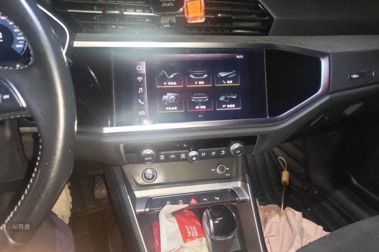 Audi Q3 2020 car image #15
