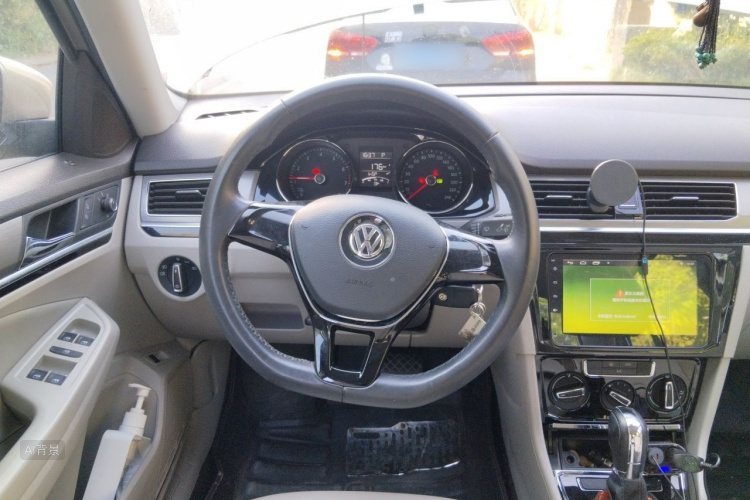 Volkswagen Bora 2016 car image #7