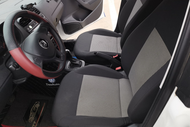 Volkswagen Polo 2019 car image #11