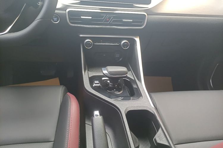 GEELY Coolray 2023 car image #18