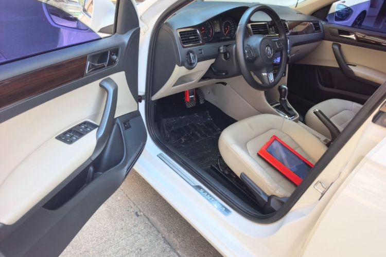 Volkswagen Santana 2015 car image #16