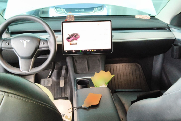 Tesla Model Y 2023 #10 Tesla Model Y 2023 car image #10